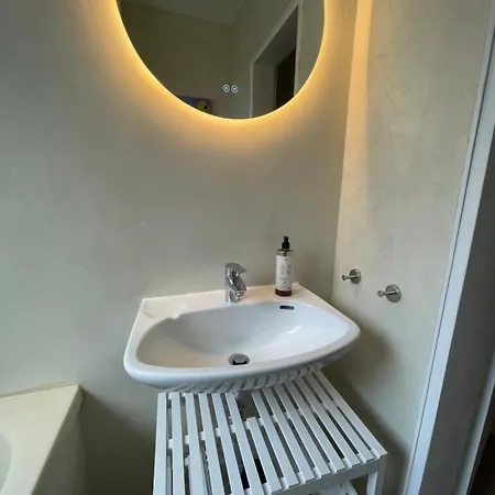 City-apartment Mit Theaterblick 아파트 *