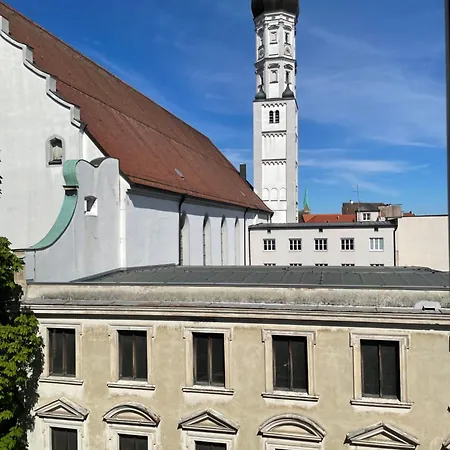 Apartmán City-apartment Mit Theaterblick *